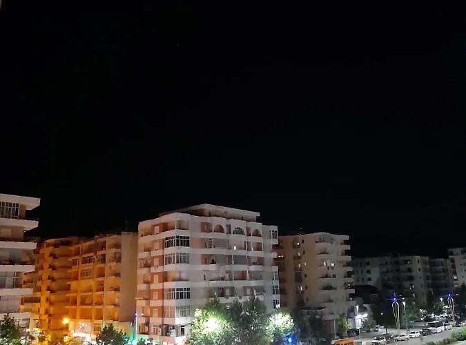 Vlora Apartment דירה *